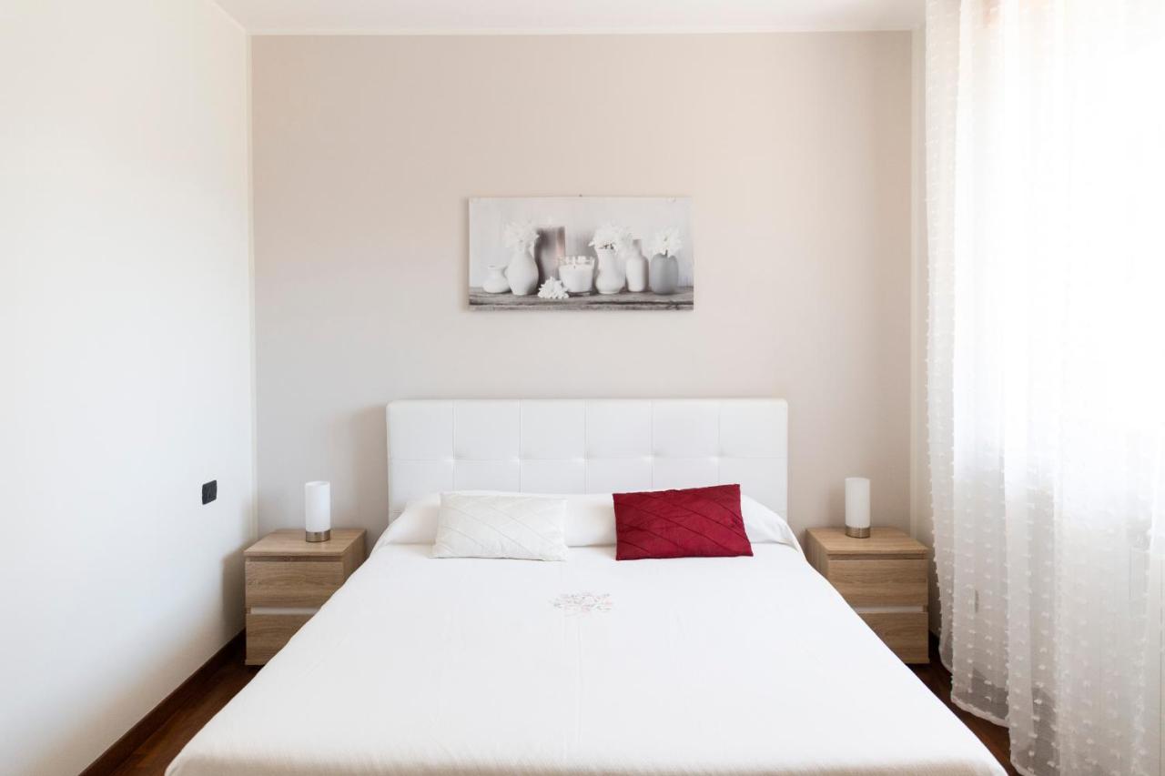 Vanilla - Cozy Apartment With Private Terrace Арона Екстериор снимка
